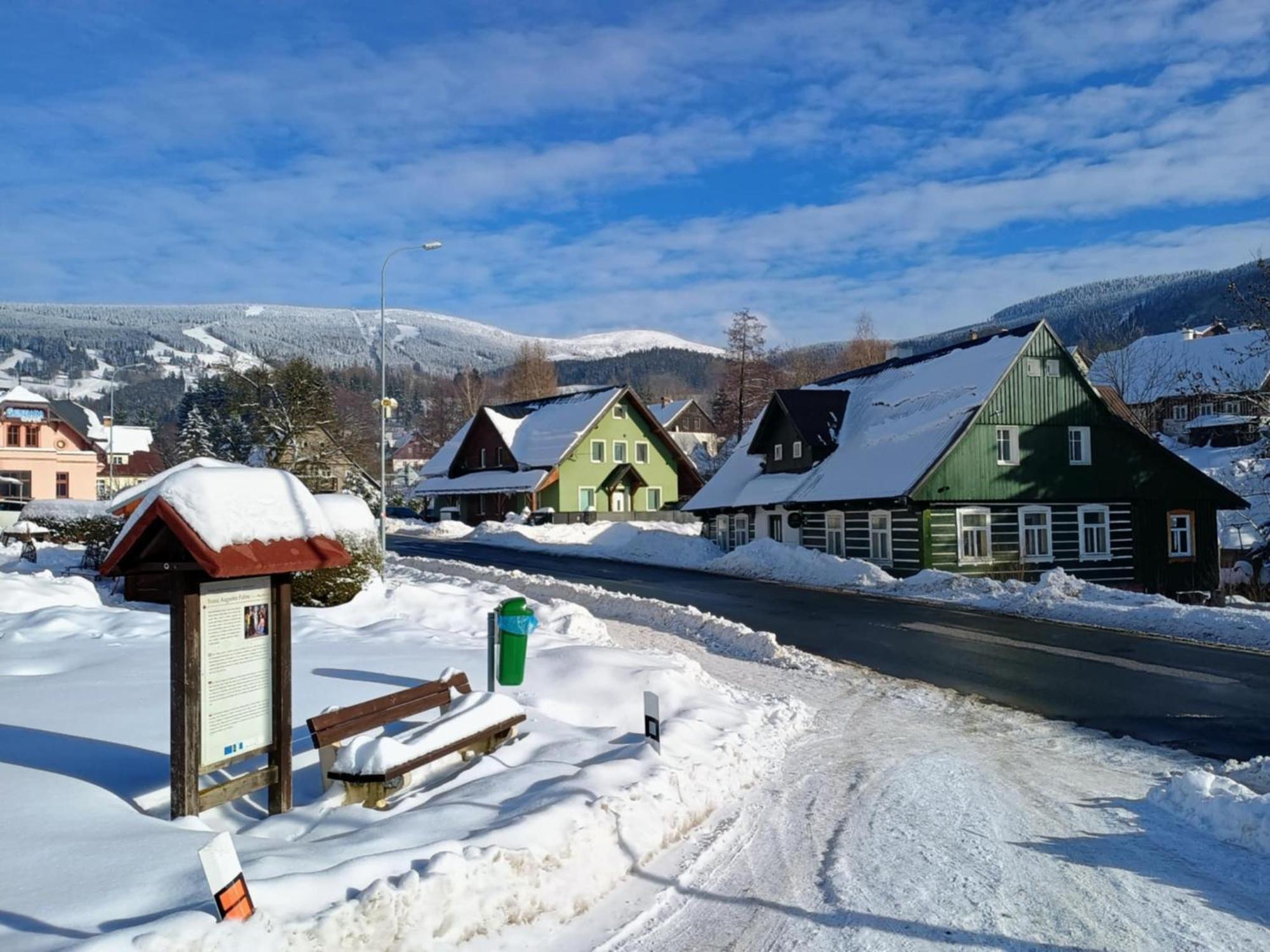 Penzion V Zelený Rokytnice nad Jizerou Esterno foto